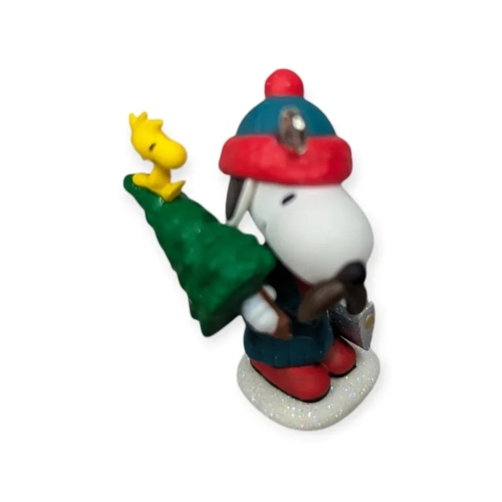Hallmark Keepsake Miniature Ornament Winter Fun with Snoopy 2021 w/ Original Box